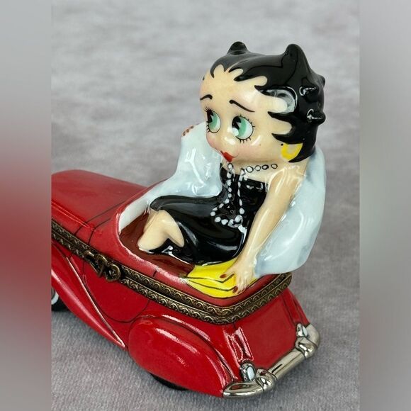 Limoges Betty Boop In Red Car Trinket Box Retired - Picture 2 of 8
